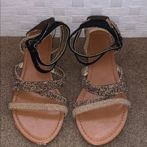 GENTLY USED Sandals black/brown SZ.9